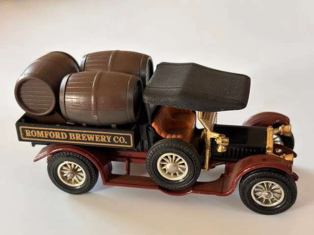 Crossley Beer Lorry (Matchbox Models of Yesteryear 1984 +/-1:47 - Made in England - with box)