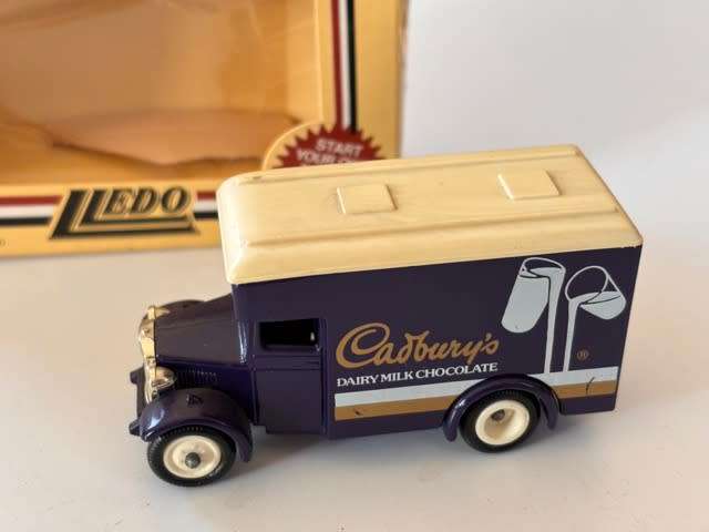 Ford Model A Van `Cadbury`s` (Lledo `Days Gone By` 1980s +/-1:60 - with box)