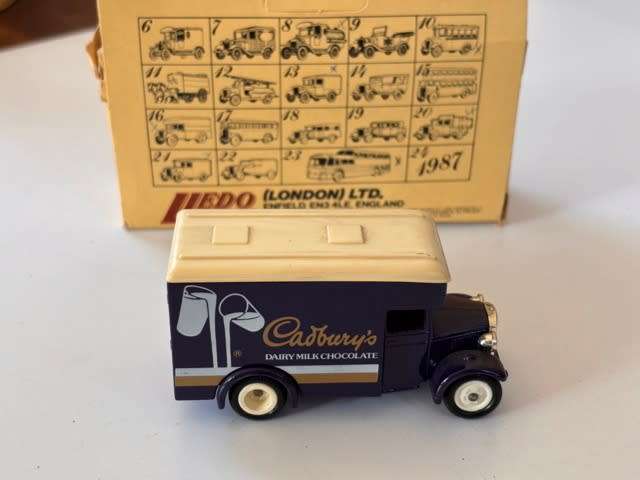 Ford Model A Van `Cadbury`s` (Lledo `Days Gone By` 1980s +/-1:60 - with box)