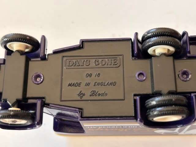 Ford Model A Van `Cadbury`s` (Lledo `Days Gone By` 1980s +/-1:60 - with box)