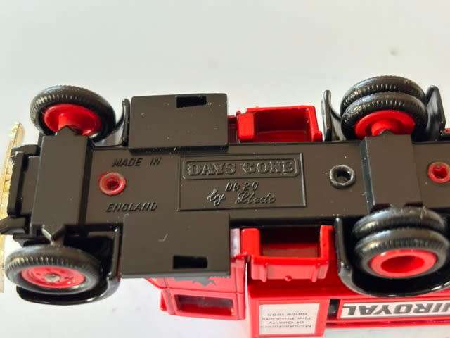 Ford Model A Truck `Uniroyal` 1936 (Lledo `Days Gone By` 1980s +/-1:60)