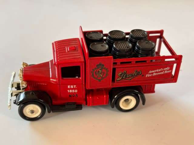 Ford Stake Truck `Strohs Beer` 1936 (Lledo `Days Gone By` 1980s +/-1:60)