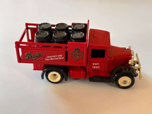 Ford Stake Truck `Strohs Beer` 1936 (Lledo `Days Gone By` 1980s +/-1:60)