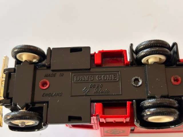 Ford Stake Truck `Strohs Beer` 1936 (Lledo `Days Gone By` 1980s +/-1:60)