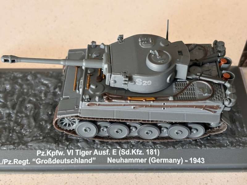 VI Tiger Ausf.E Army Tank 1943 Neuhammer (Germany) (Atlas Edition DeAgostini 1:72)