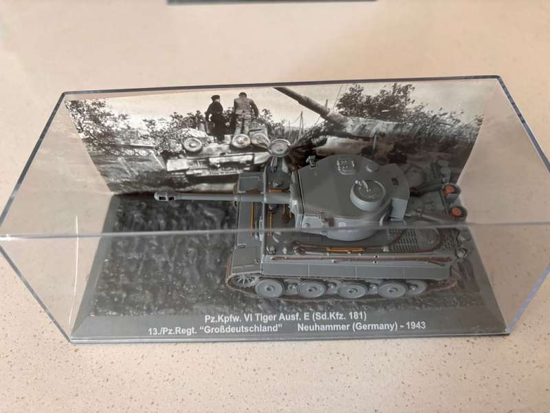 VI Tiger Ausf.E Army Tank 1943 Neuhammer (Germany) (Atlas Edition DeAgostini 1:72)