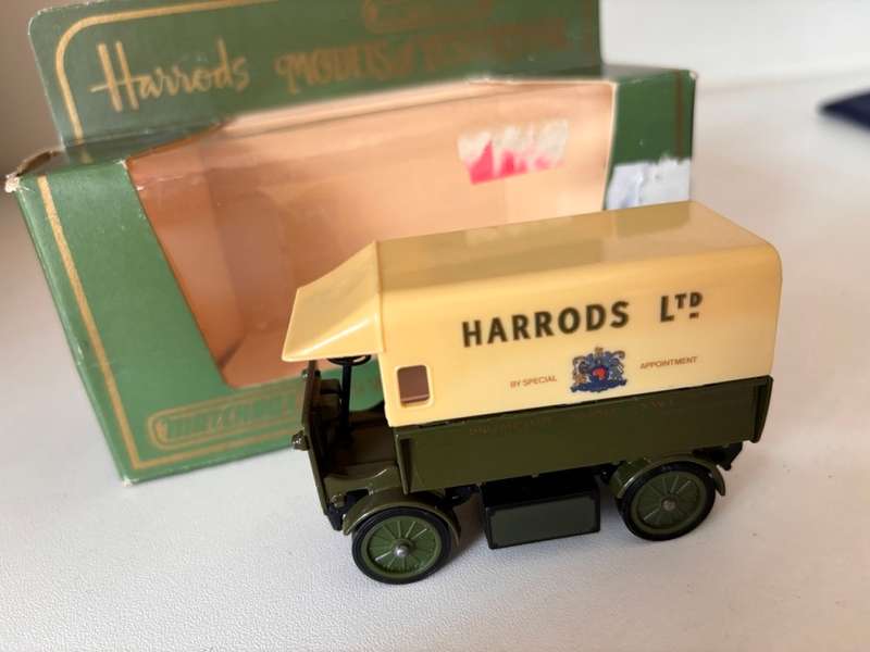 Walker 1919 Harrods Van (Matchbox Models of Yesteryear 1985 Y29 +/-1:43 - with box)