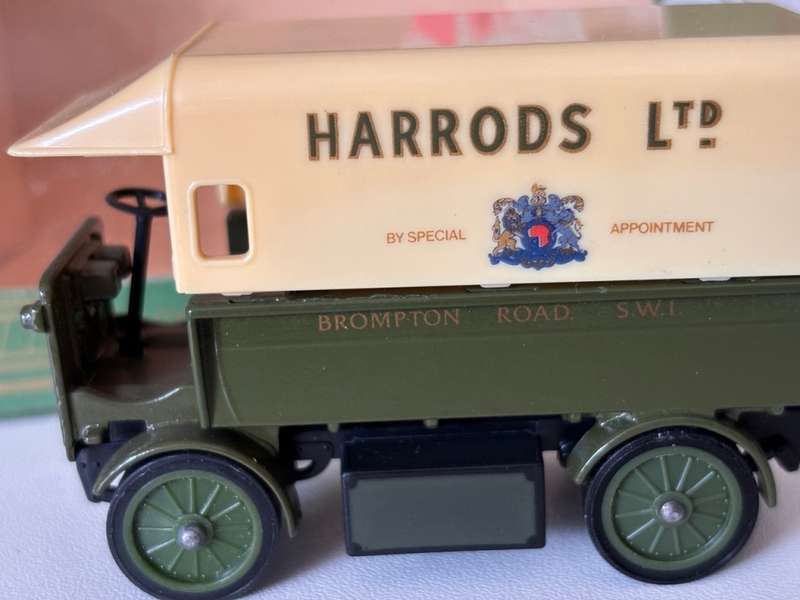Walker 1919 Harrods Van (Matchbox Models of Yesteryear 1985 Y29 +/-1:43 - with box)