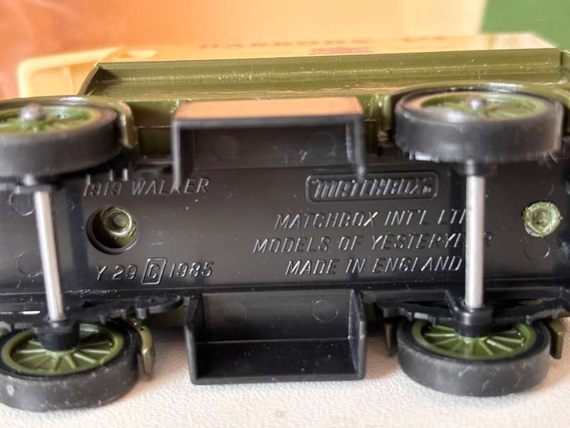 Walker 1919 Harrods Van (Matchbox Models of Yesteryear 1985 Y29 +/-1:43 - with box)