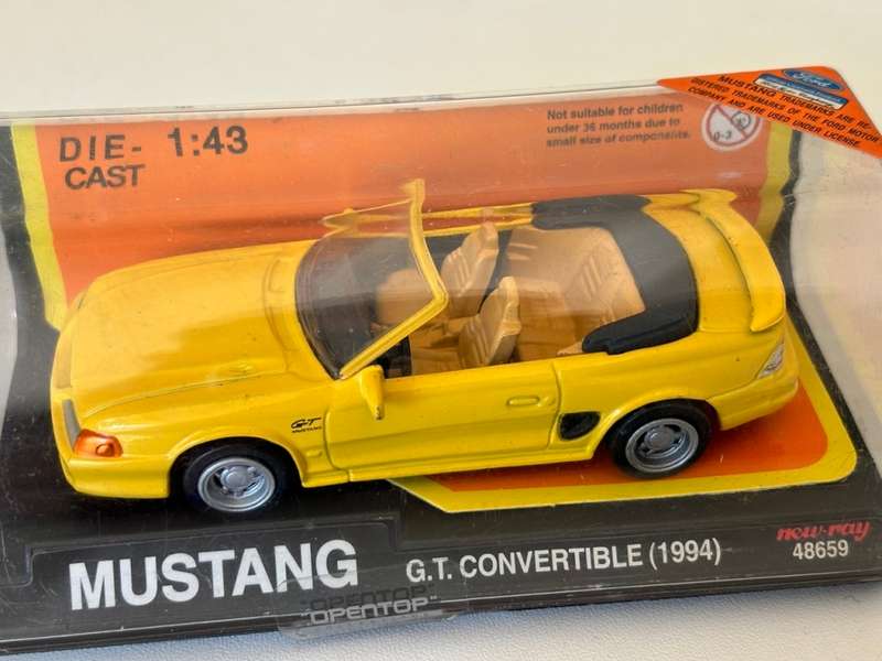 Ford Mustang GT Convertable 1994 (New Ray 1:43)