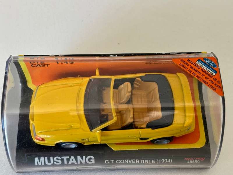 Ford Mustang GT Convertable 1994 (New Ray 1:43)