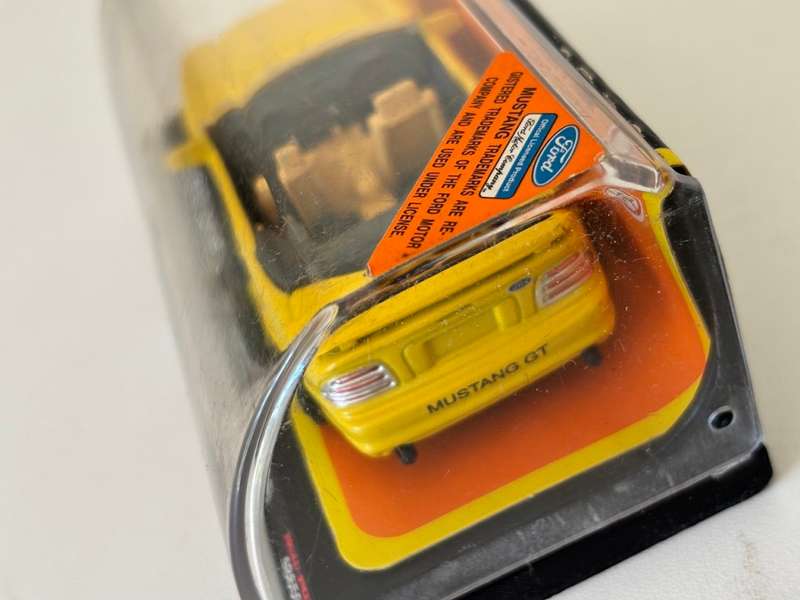 Ford Mustang GT Convertable 1994 (New Ray 1:43)