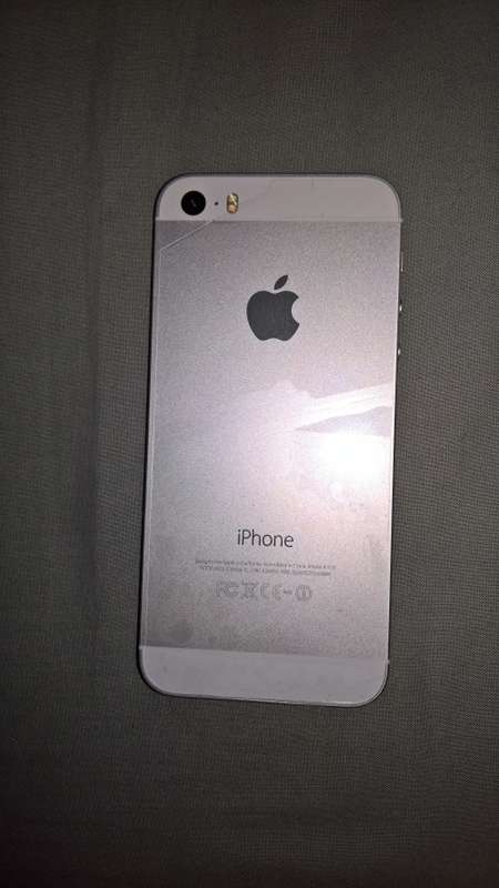 ip[hone 5s  32gb still in box
