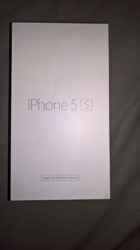ip[hone 5s  32gb still in box