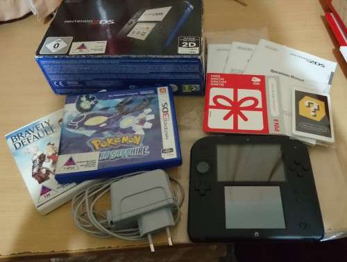 Nintendo 2DS (Black/Blue) - With 2 Games