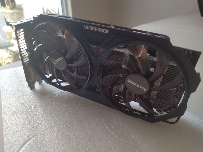 Gigabyte Radeon R9 270 2GB (No Box)