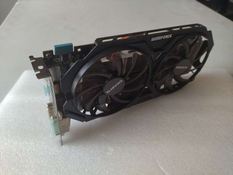Gigabyte Radeon R9 270 2GB (No Box)