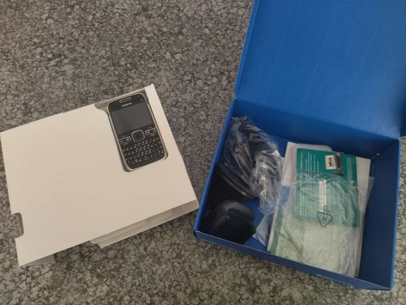 Nokia E72 Cellphone