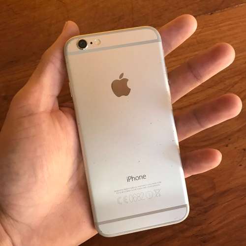 16 GB Silver iPhone 6 in great condition with original packaging, charger and earphones.