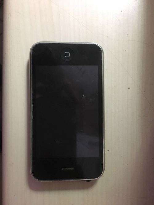 Iphoen 3G. 8gb  Starting price R1
