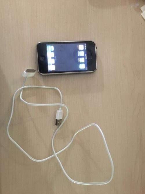 Iphoen 3G. 8gb  Starting price R1