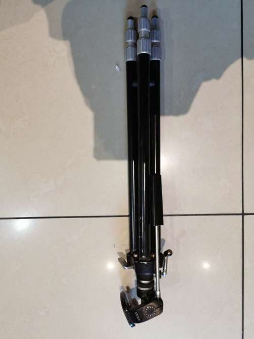 Antique tripod tripod