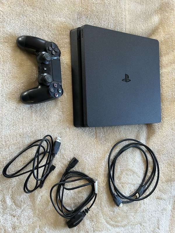 Sony PlayStation 4 PS4 Slim 500GB Console - Excellent Condition