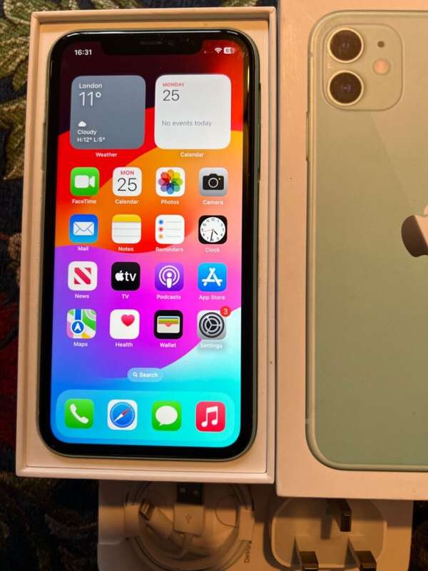 Apple iPhone 11 Green 90% Battery