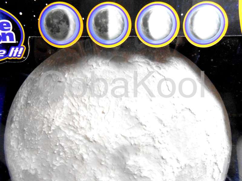 MOON IN MY ROOM / UNCLE MILTON - REMOTE CONTROLLED LIGHT-UP MOON / OobaKool
