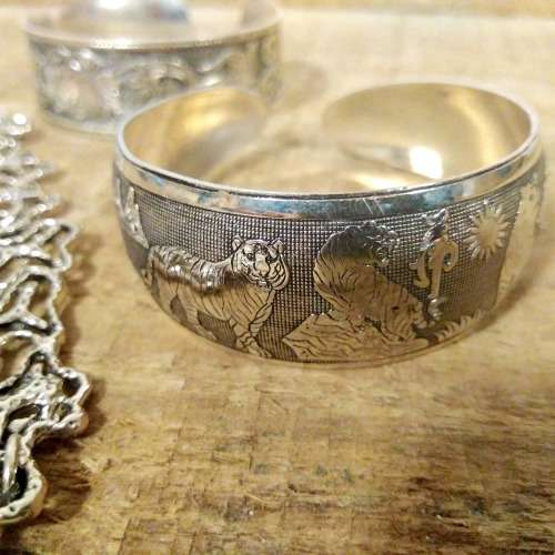 CLEARANCE SALE | Silver Metal Lace Statement Necklace + Cuff Bangles | Gift Set