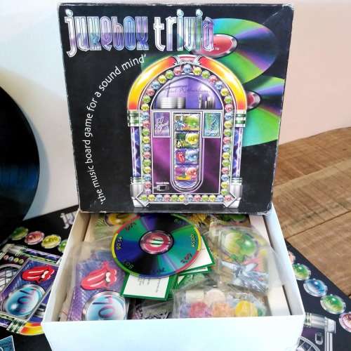 DINNER PARTY COLLECTION | JUKEBOX TRIVIA BOARD GAME + 4 Retro Vinyl LP Record Placemats | Gift Set