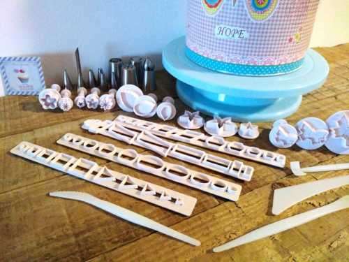 CLEARANCE SALE | Unbeatable Value | Delicious Country Kitchen Cake Decoration Gift Set