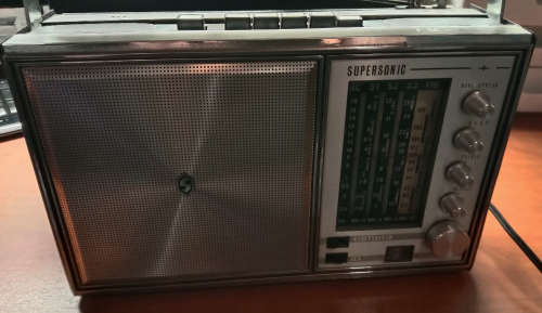 Supersonic Conqueror 5 Band Radio (1960`s)