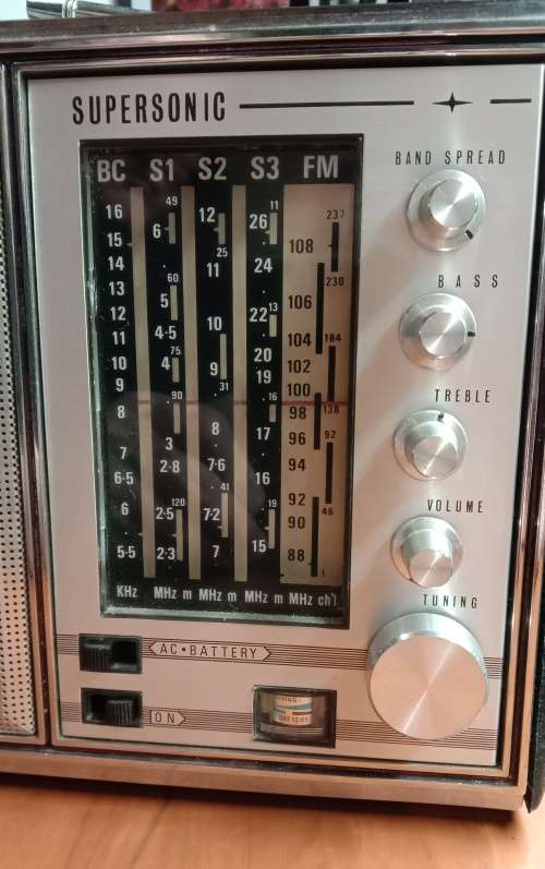 Supersonic Conqueror 5 Band Radio (1960`s)