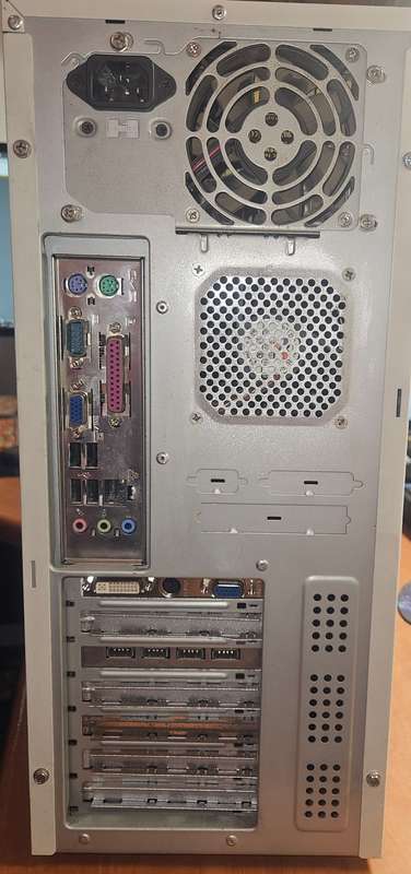 Windows XP Gaming PC  (Early 2000`s) 1st Gen P4
