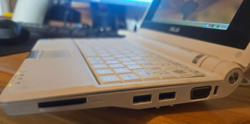 Asus Eee-PC DOS Gaming Netbook Please read Details below.