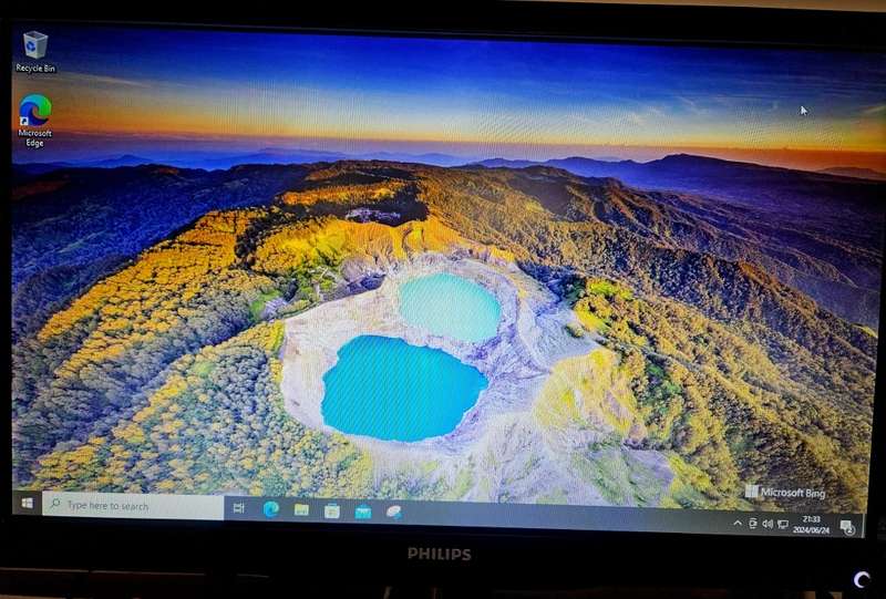 Lenovo ThinkCentre M93p Mini PC i5-3rd Gen 8gb Ram 240gb SSD. Very clean unit.