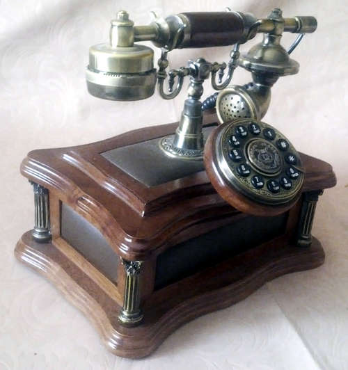 VINTAGE-STYLE WOODEN TELEPHONE (29x26.5cm)