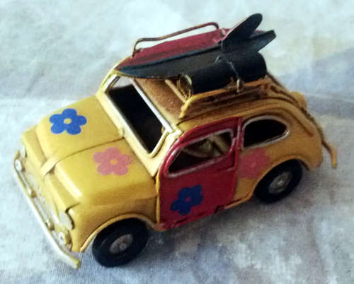 VINTAGE-STYLED METAL CAR