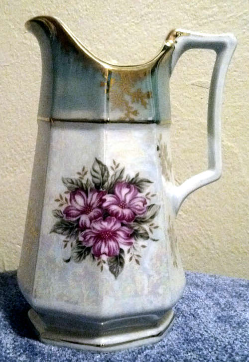 CAPODIMONTE "MOTHER OF PEARL" JUG (12.5x18cm)