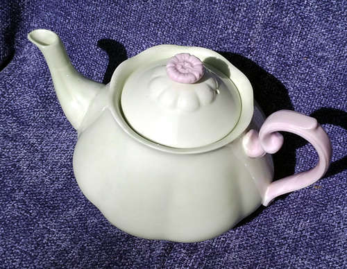 ROYAL ALBERT "PASTELLA" TEAPOT IN MINT CONDITION