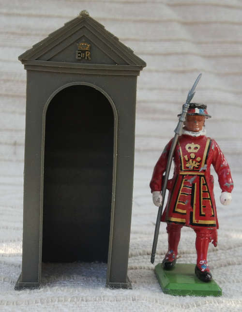 HIGHLY COLLECTABLE Lead Figurine of British Royal Guard
