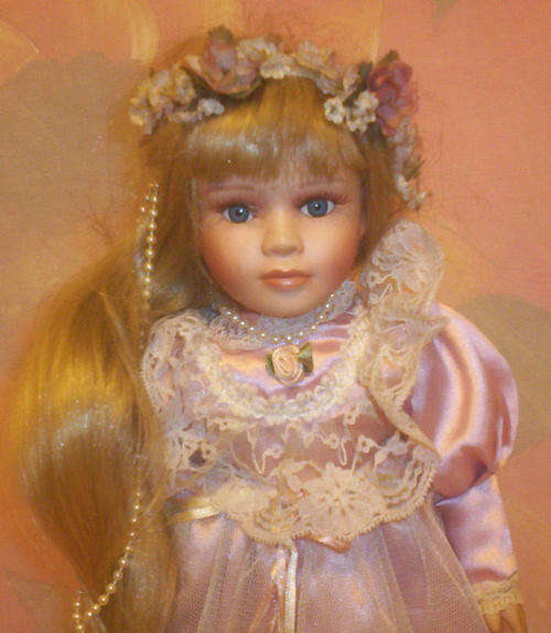 ADORABLE YOUNG LADY PORCELAIN DOLL WITH VERY LONG HAIR - 40cm TALL