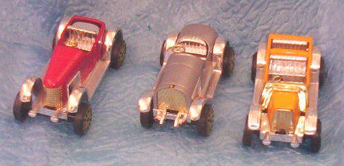 THREE VINTAGE-STYLED CARS FOR ONE BID - 11,5cm LONG