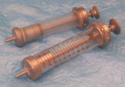 INALTERA SUPRA MIT STAHLKOLBEN SYRINGE (c1940's) + ONE EXTRA! - 13,5cm LONG (CLOSED)