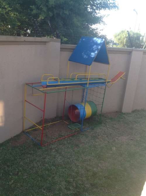 Jungle gym