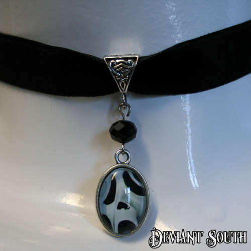 Deviant South Scream Cabochon Black Velvet Choker