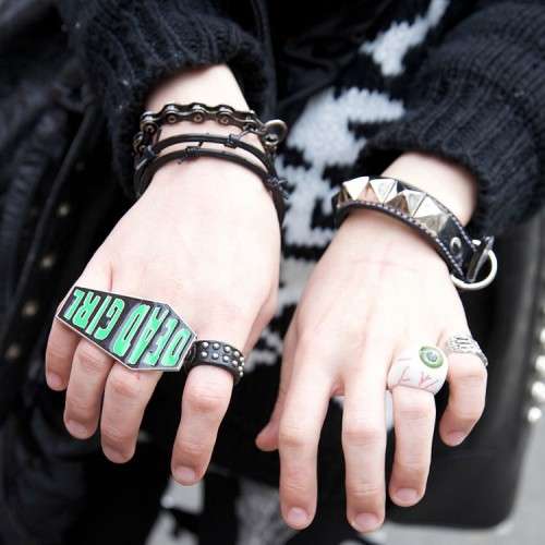 Kreepsville Dead Girl Coffin Two-finger Ring