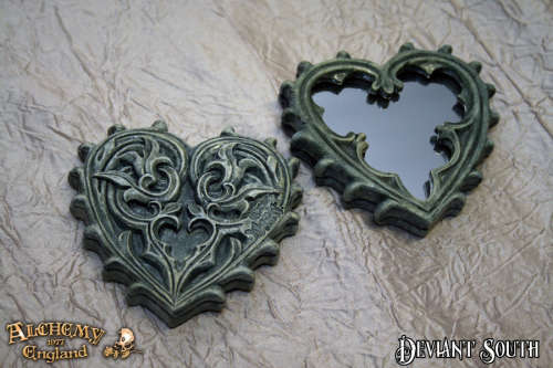 Alchemy Gothic V38 Gothic Heart Compact Mirror (Resin Compact Mirror)