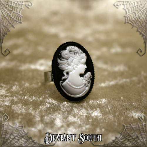 Deviant South `Carpe Diem` Lady Scarlett Cameo Adjustable Ring -- Metal Plated Alloy